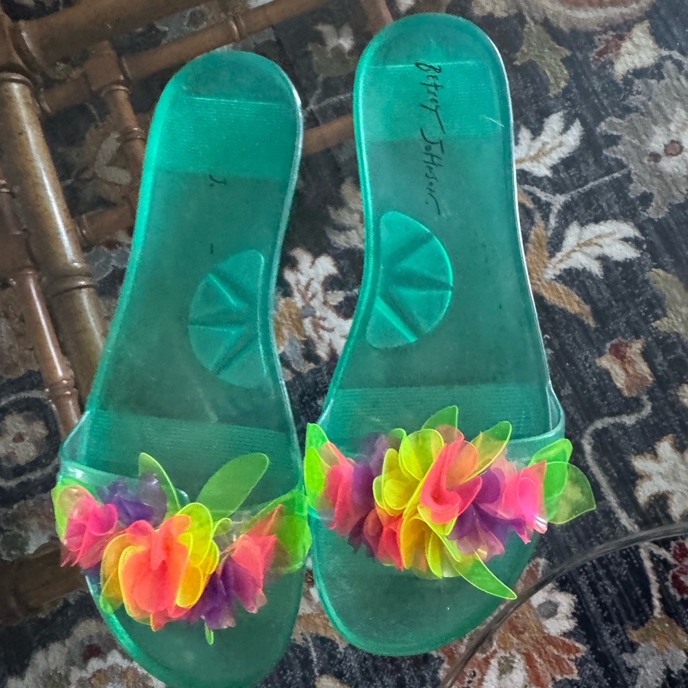 Betsey Johnson Green Tropical Sandals